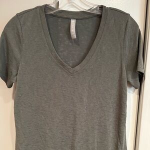 Athleta green - linen like tee - V. Neck